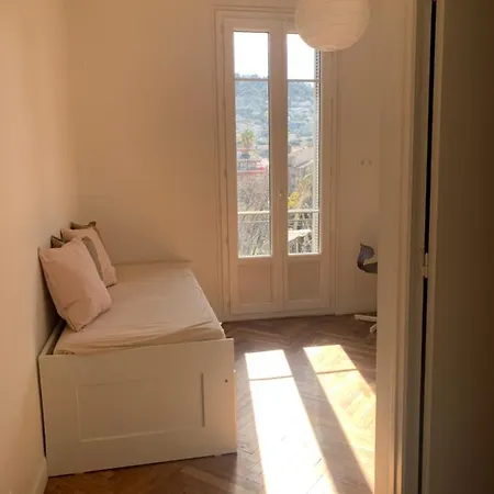 Bright Apartment Near The Port Apartment Nice